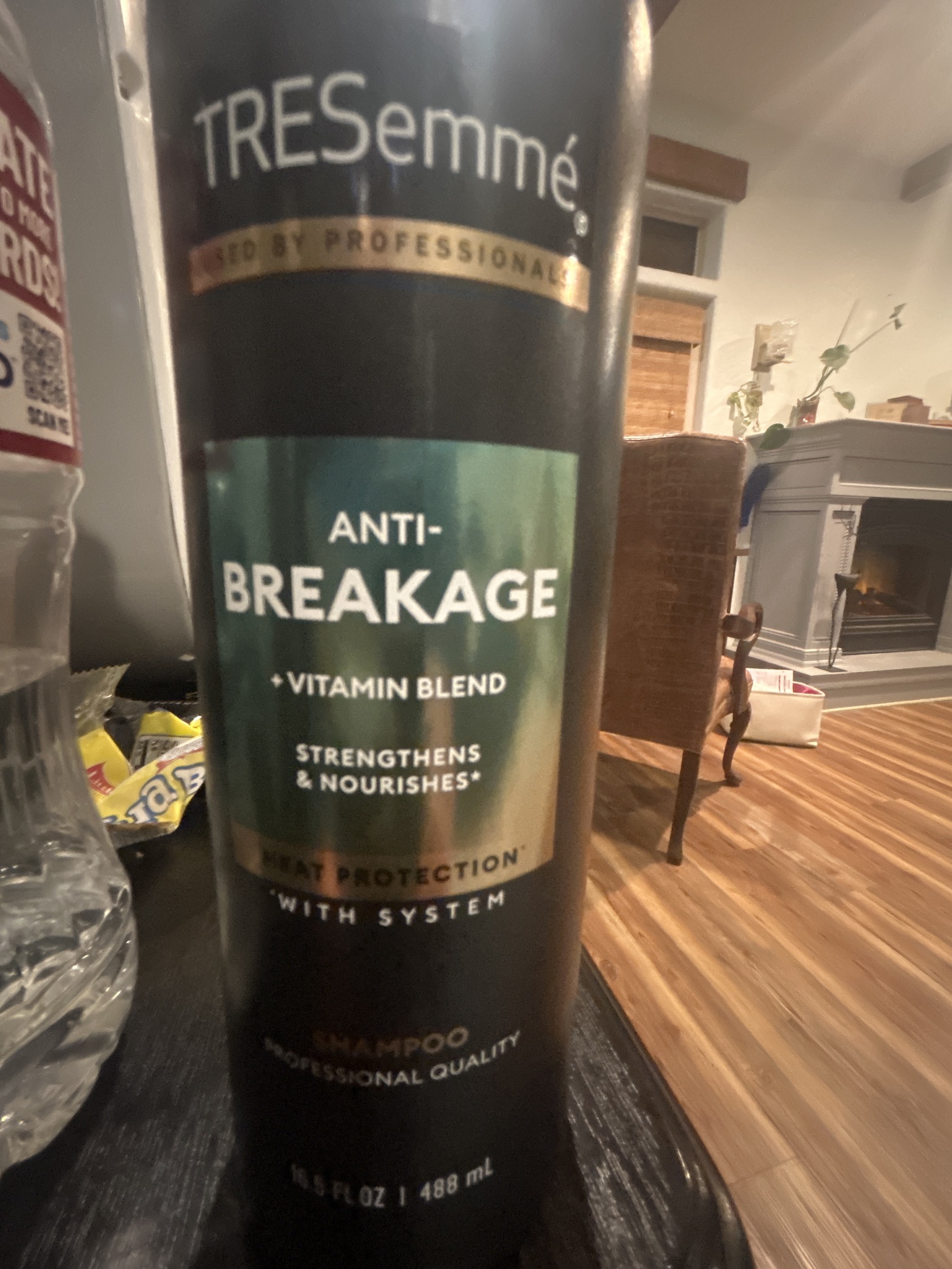 Anti breakage + vitamin blend Tresemme Shampoo