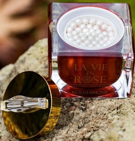 La vie en rose Red Diamond With Pearls