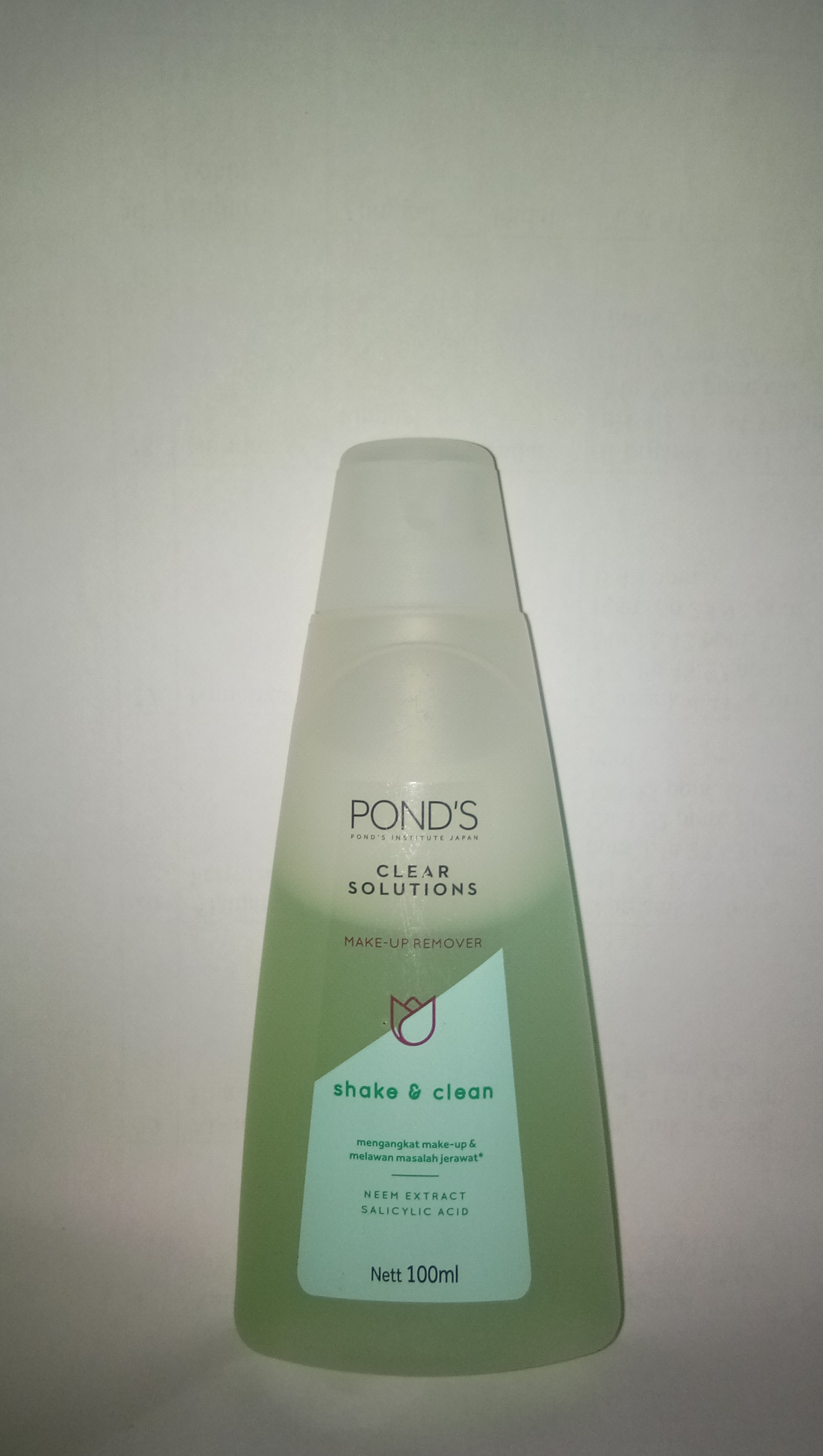 Pond's Clear Solutions Shake & Clean